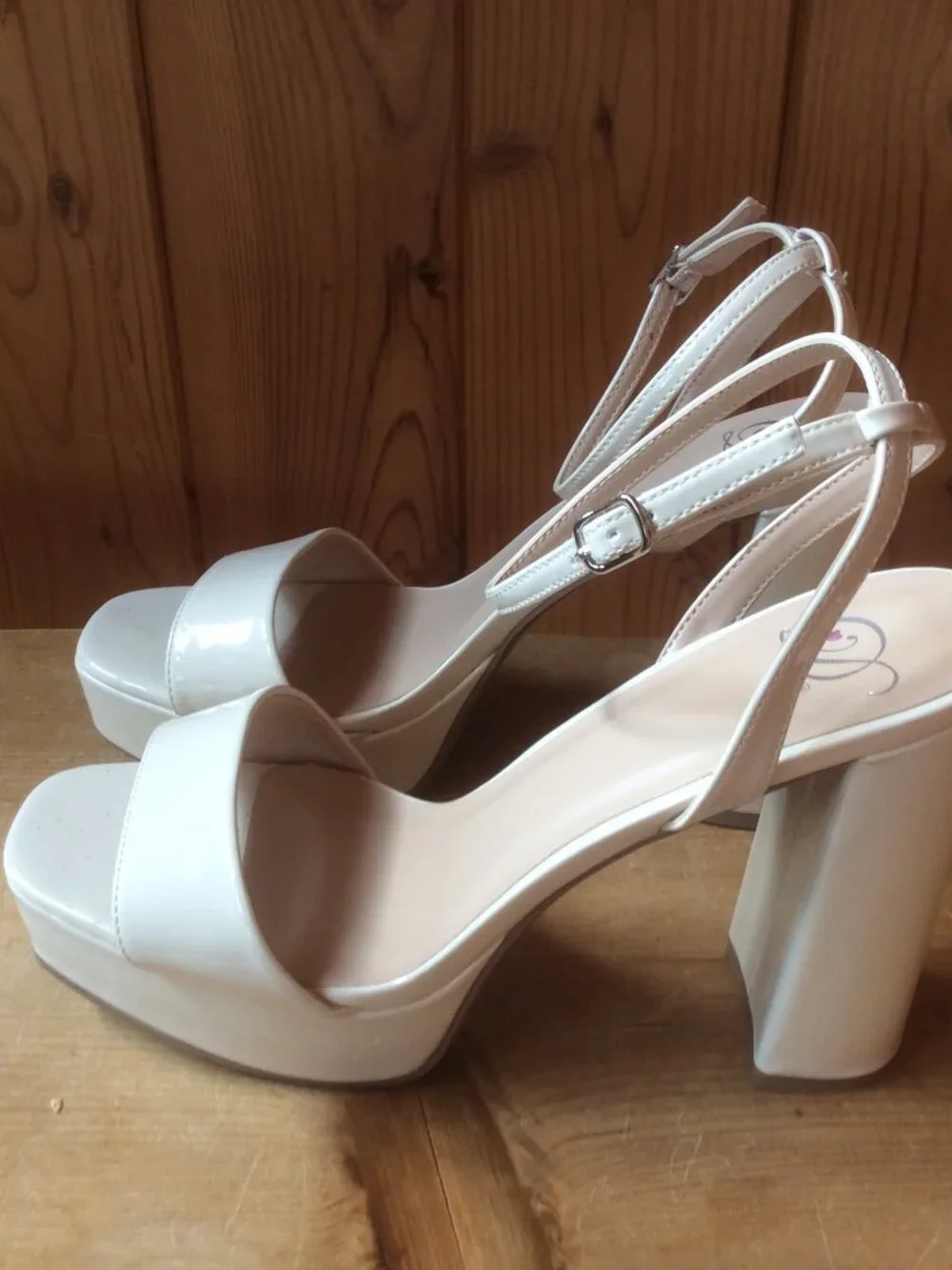 Heart in D Cream Ankle Strap Chunky Platform Heels Size 8.5* - Picture 2 of 7